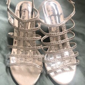 Pierre Dumas Silver Strappy Rhinestone heels sz 8